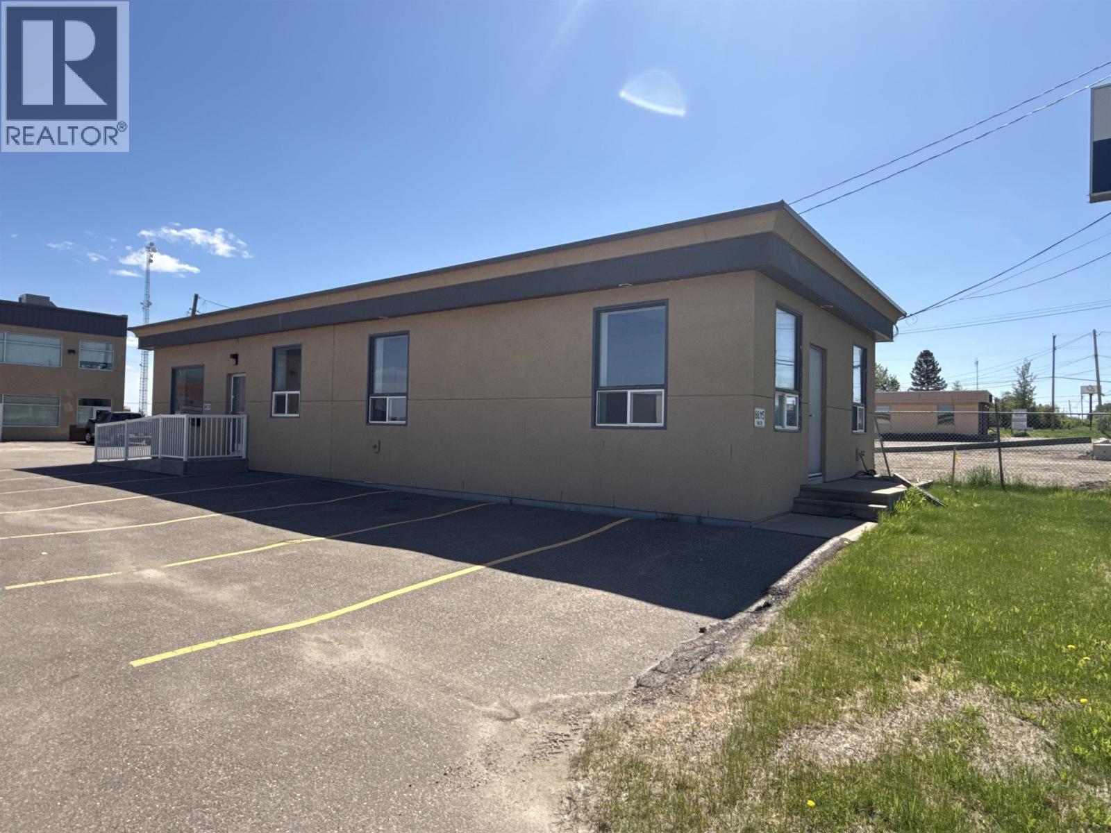 8615 100 Street Property Photo 3