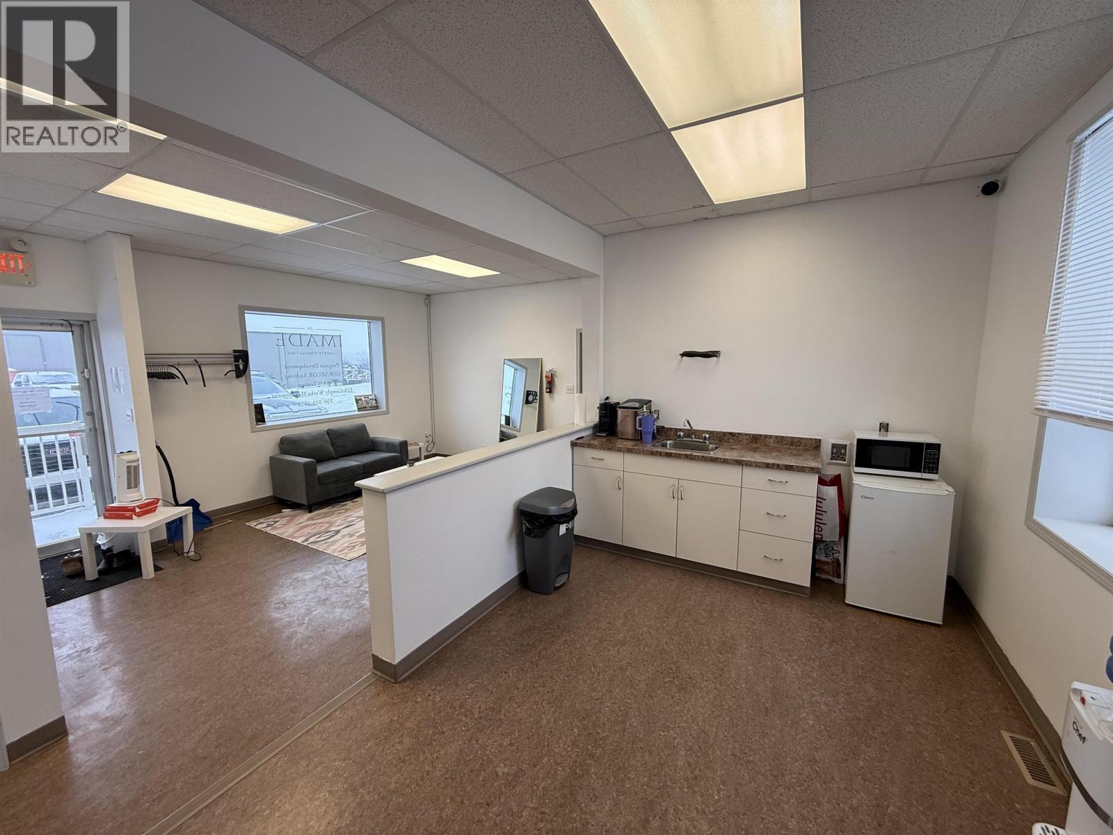 8615 100 Street Property Photo 4