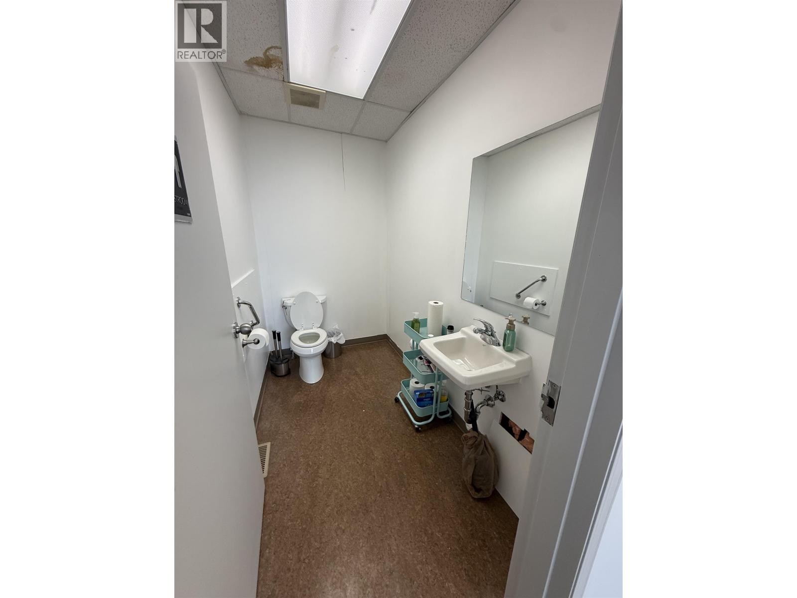 8615 100 Street Property Photo 11