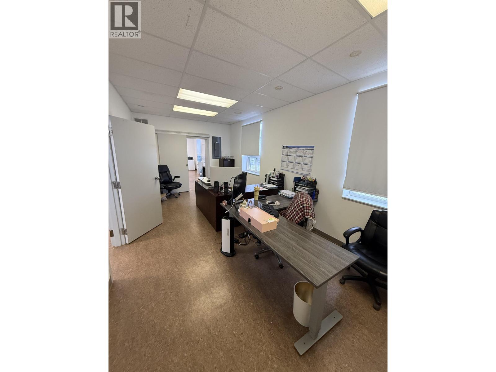 8615 100 Street Property Photo 14