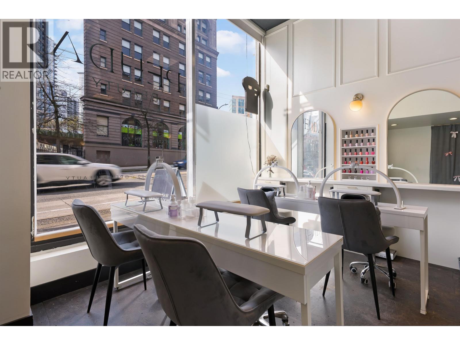 1 119 W Pender Street Property Photo 3