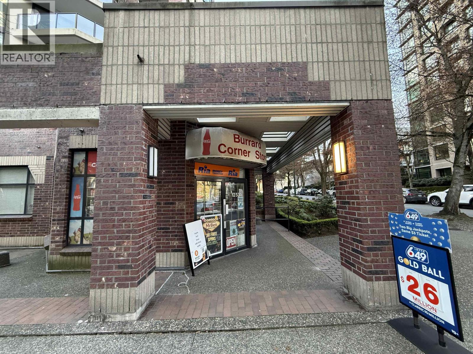 1253 Burrard Street Property Photo 7