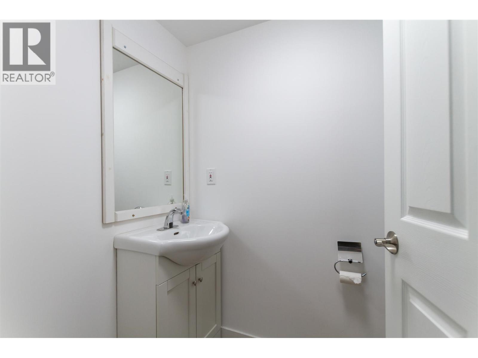 102 4888 Vanguard Road Property Photo 8