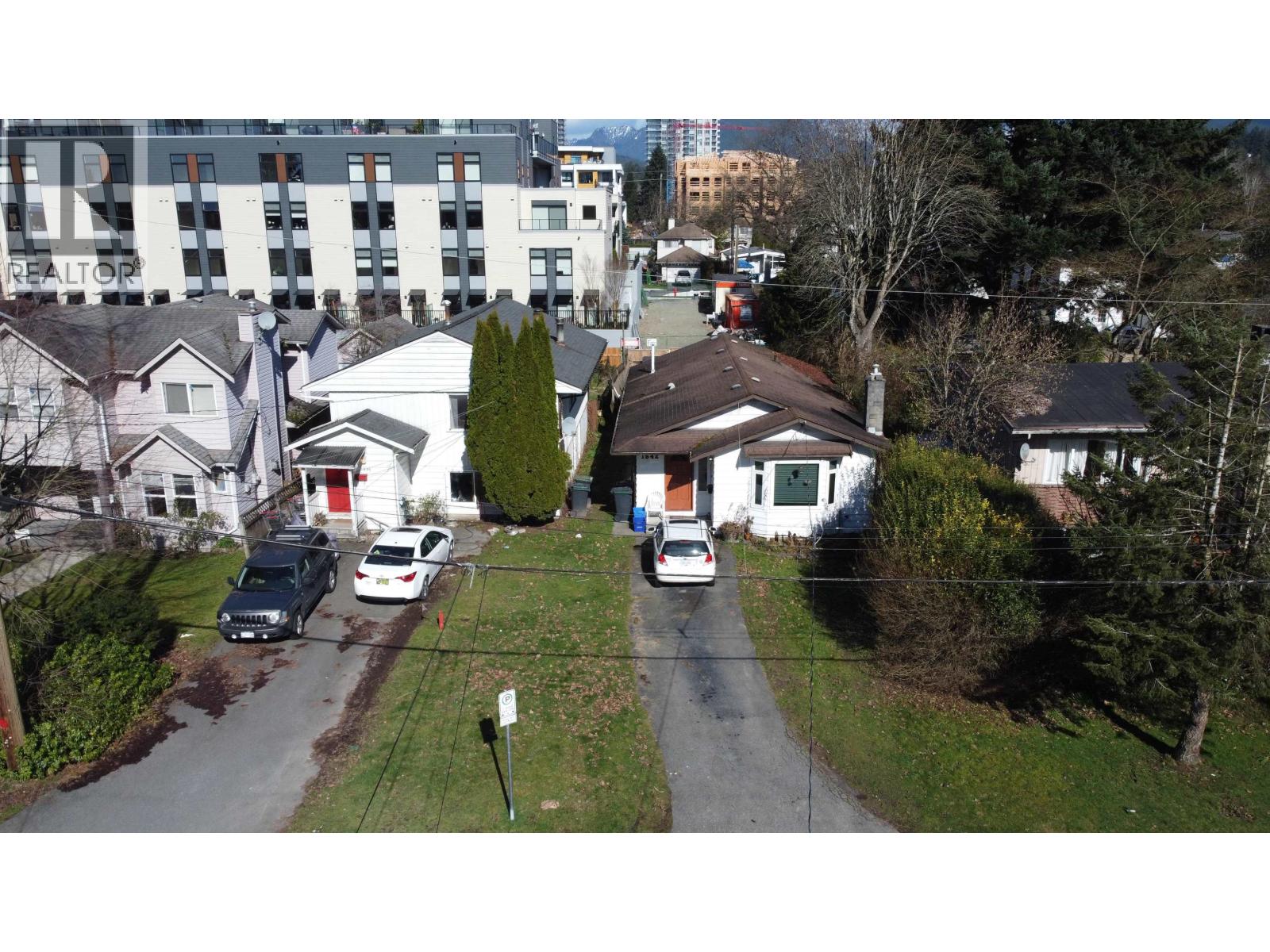 1542 Bond Street Property Photo 3