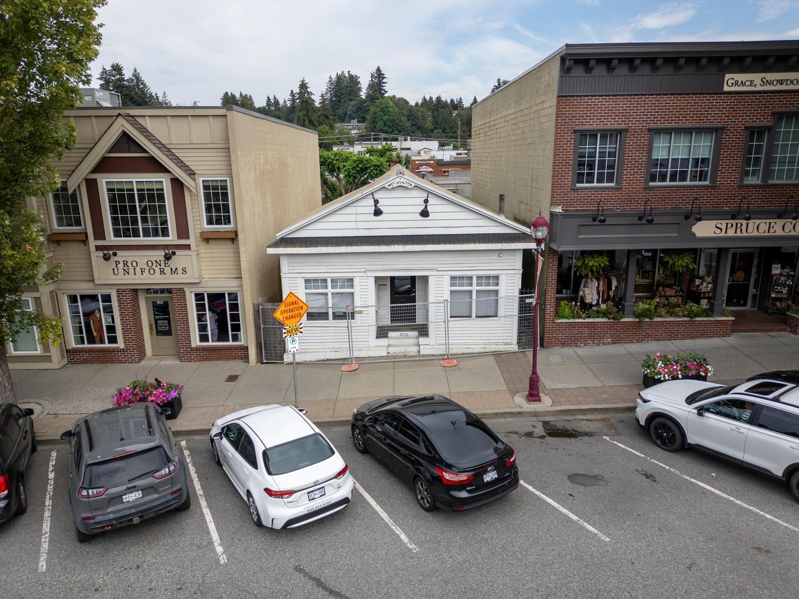 2626 MONTROSE AVENUE Property Photo 1