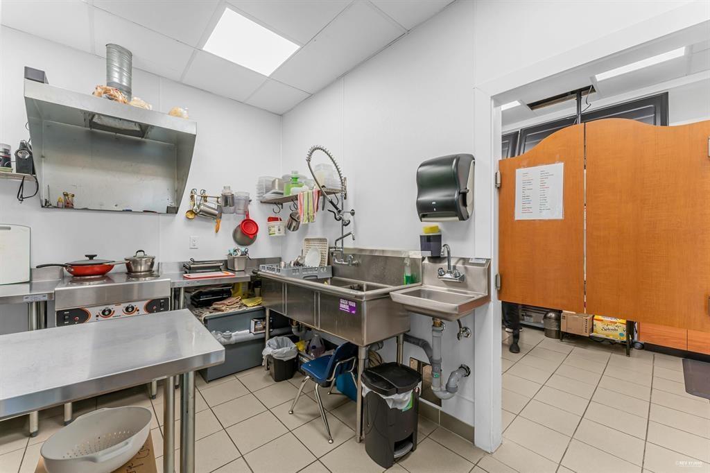 7061a 7031 120 Street Property Photo 11