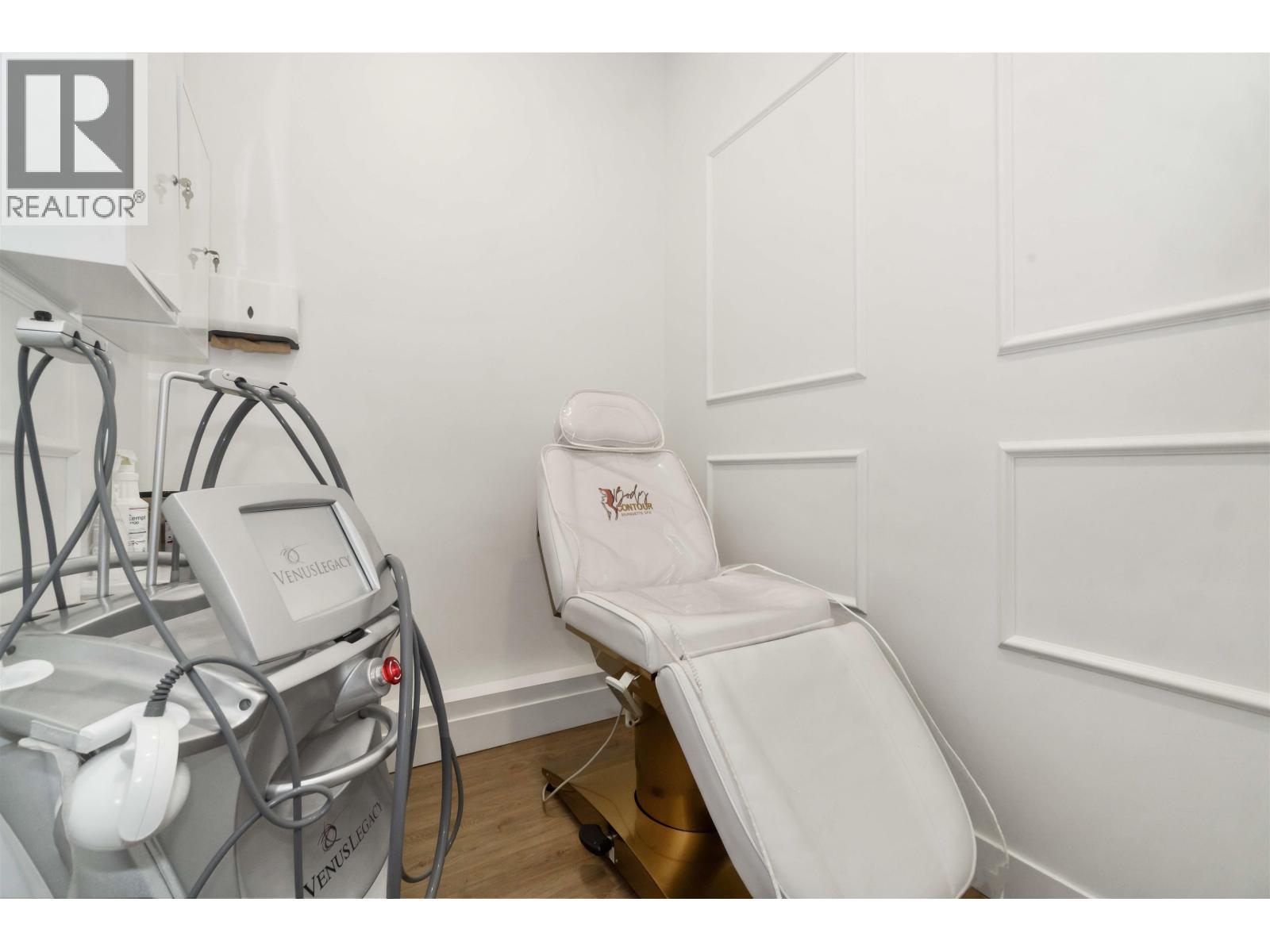 1092 Kingsway Property Photo 10