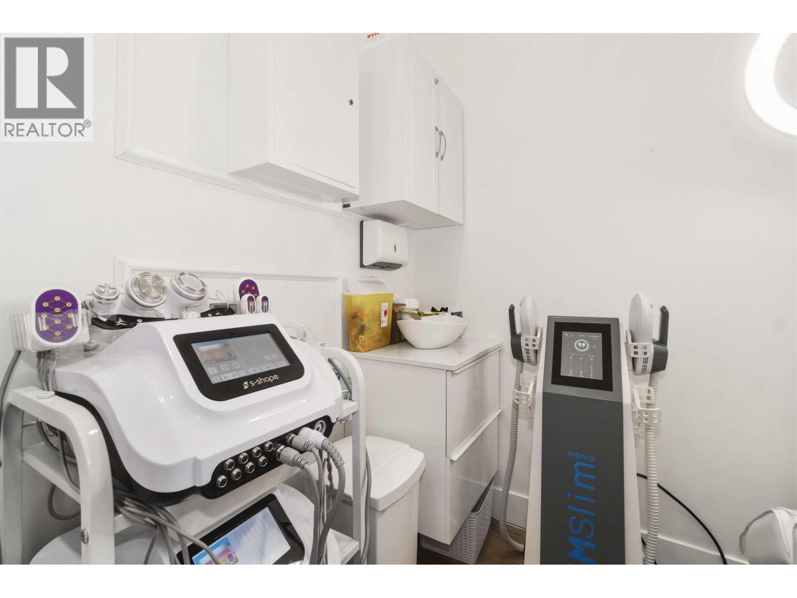 1092 Kingsway Property Photo 12