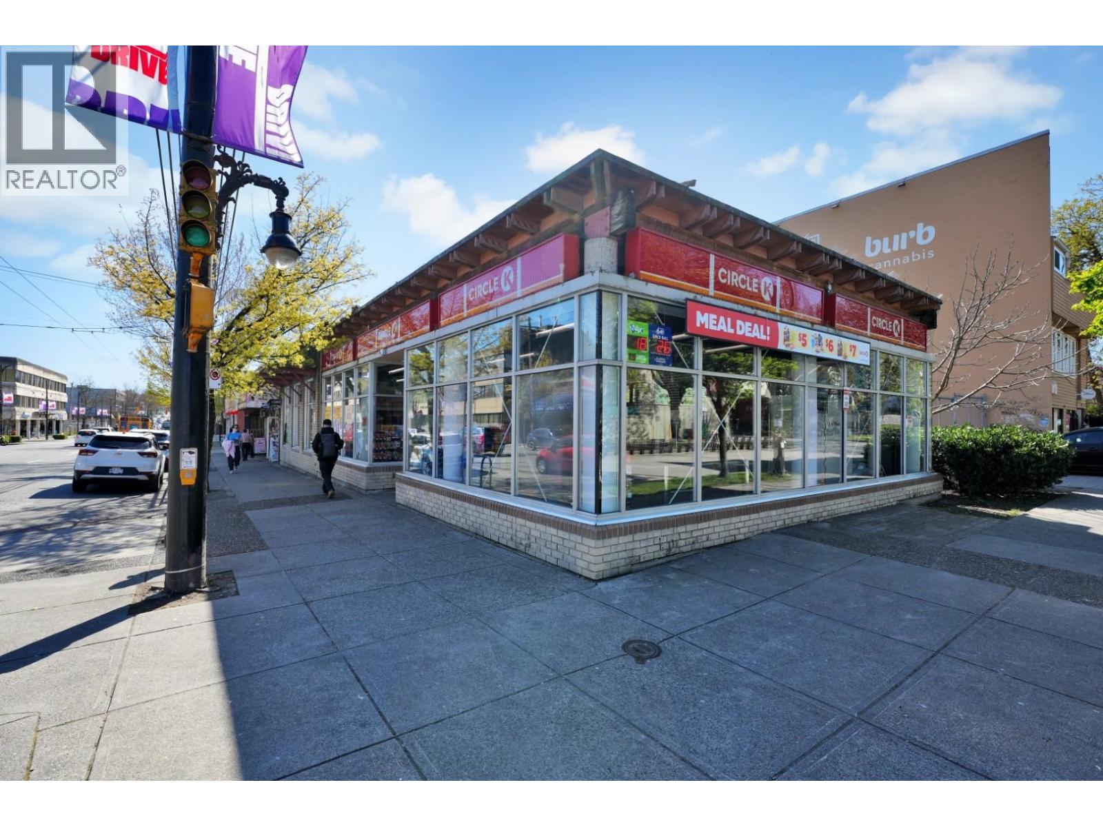 2601 COMMERCIAL DRIVE Property Photo 1