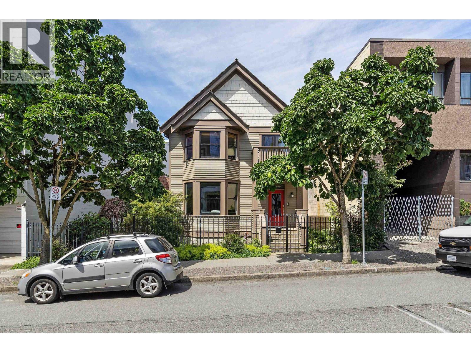33 E 6th Avenue Property Photo 2