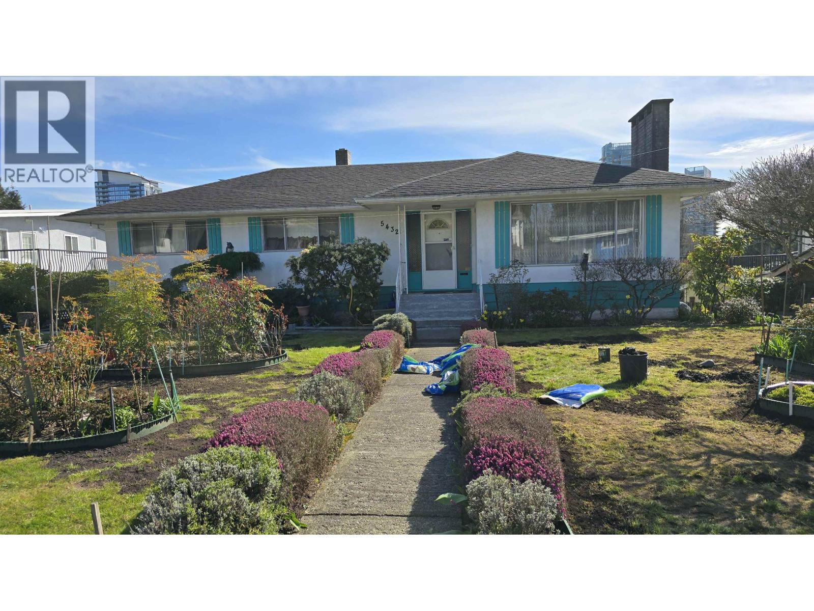 5432 Buchanan Street Property Photo 1