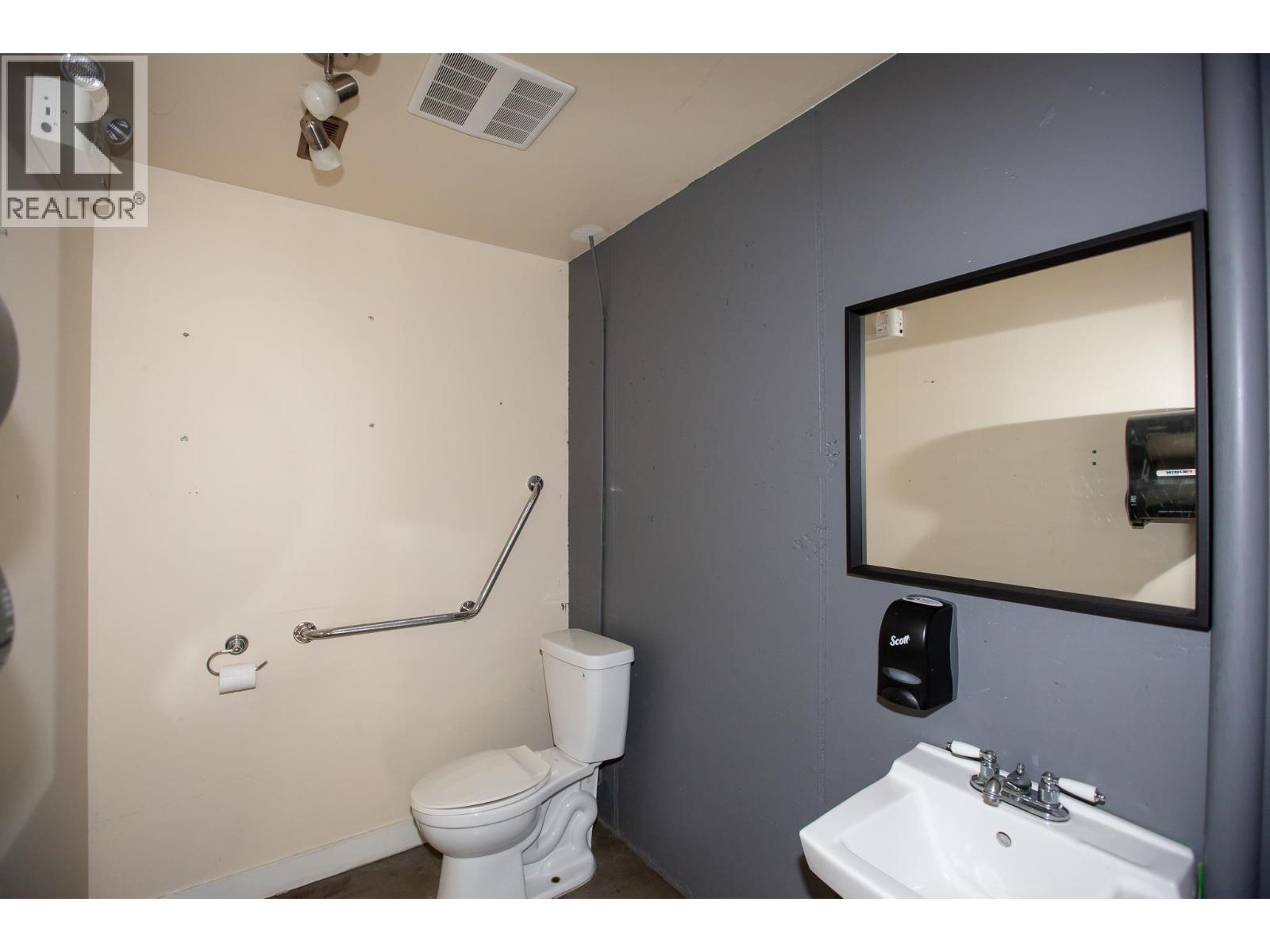 101 875 Gibsons Way Property Photo 10