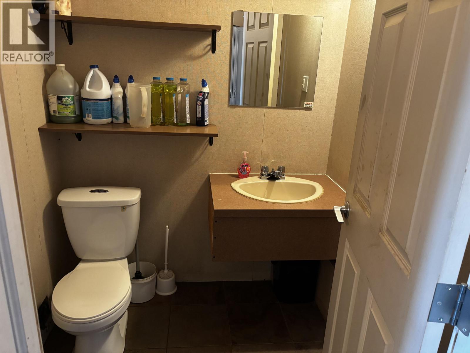 9303 85 Avenue Property Photo 17