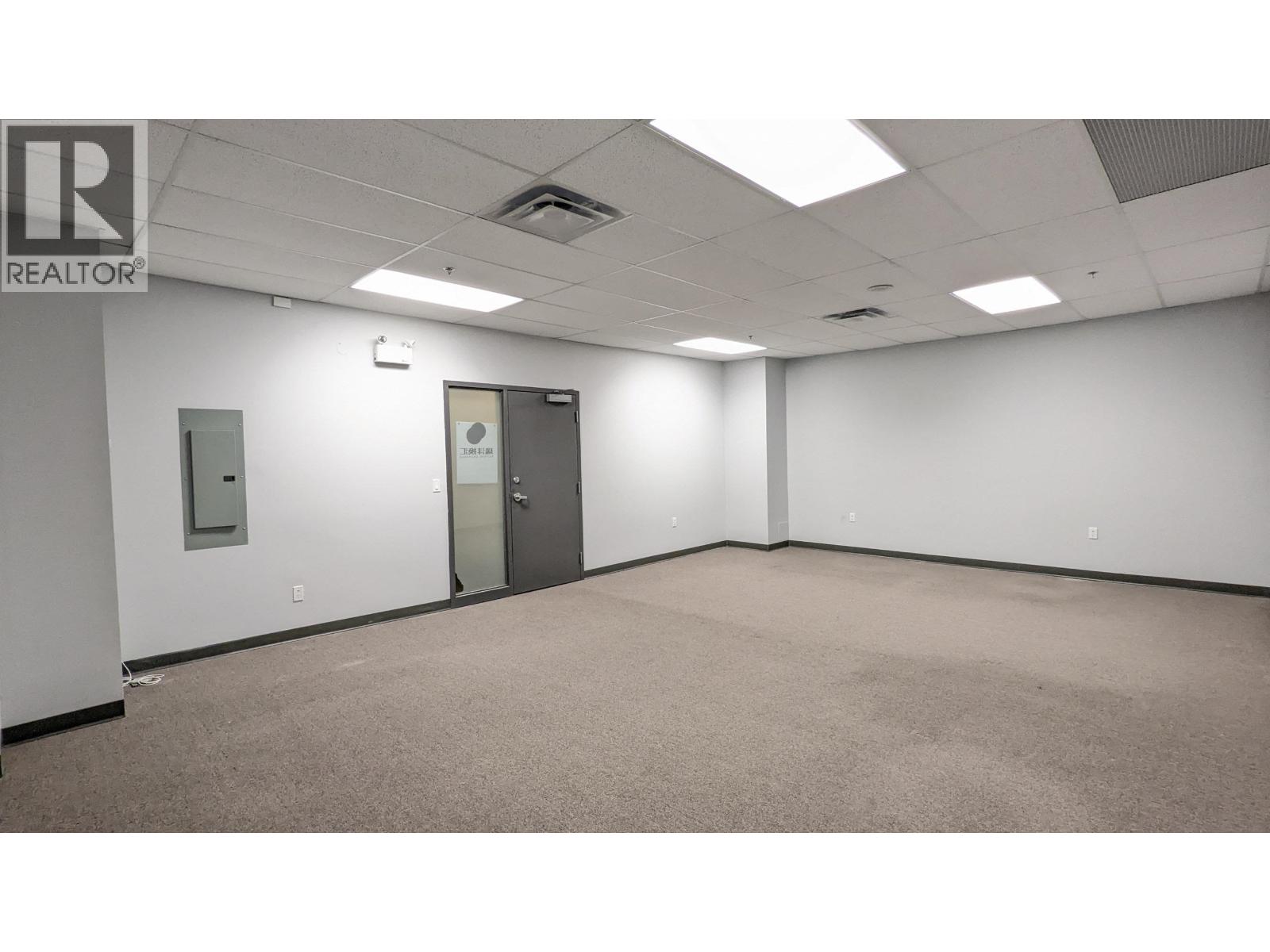 338 550 West Broadway Property Photo 4