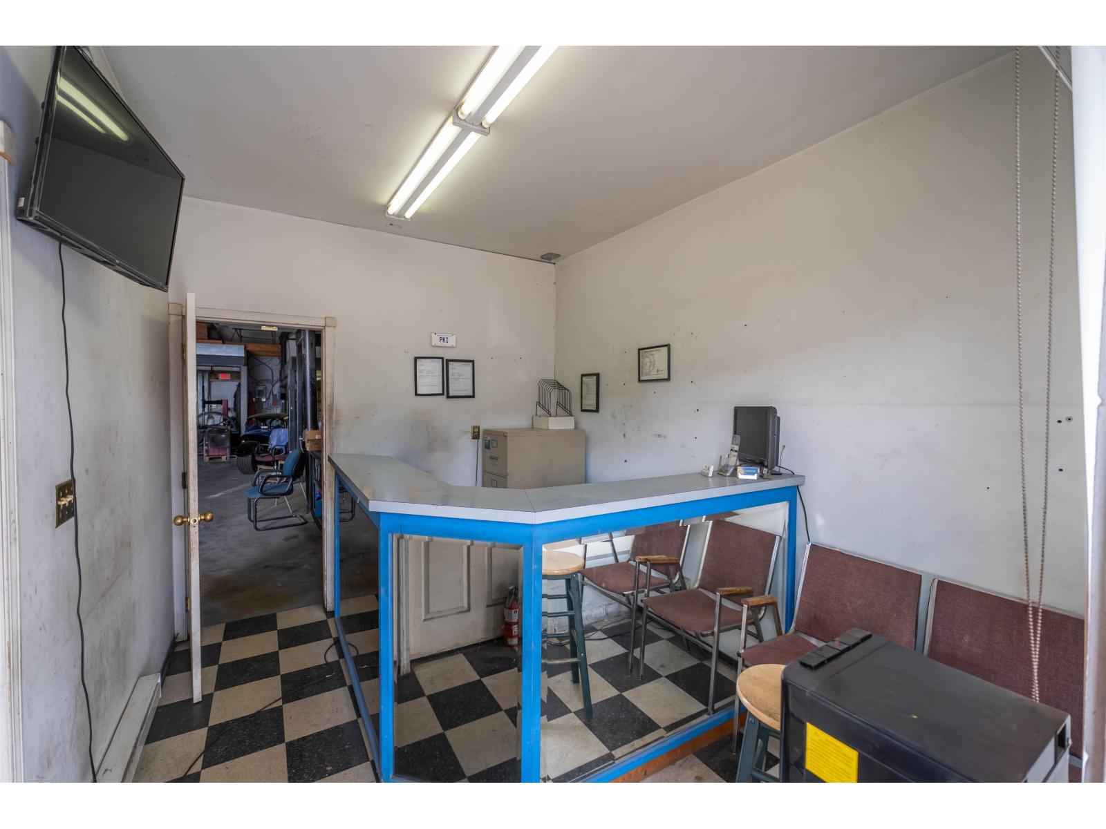 108-109 13302 76 Avenue Property Photo 13