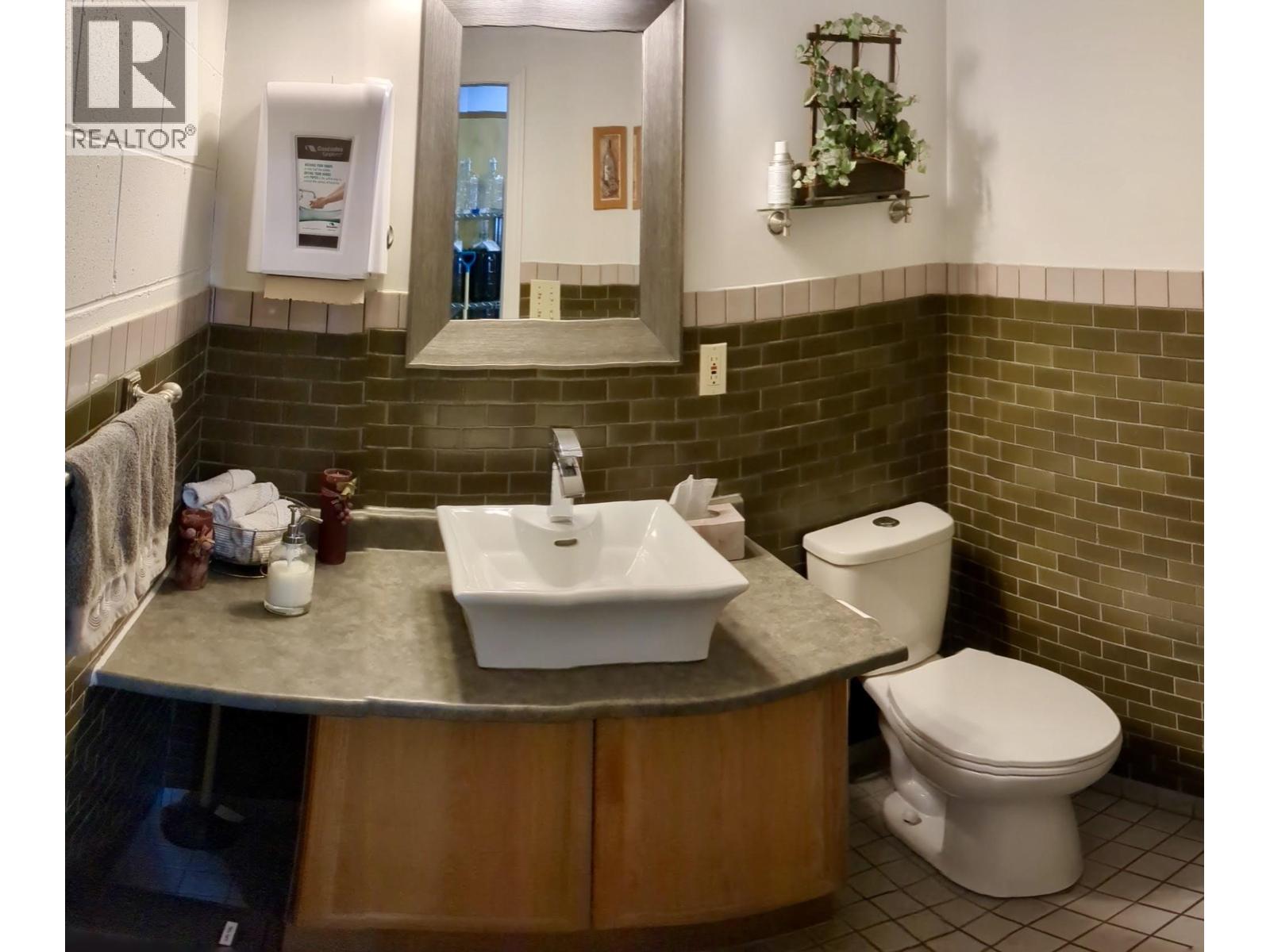 955e S Mackenzie Avenue Property Photo 9