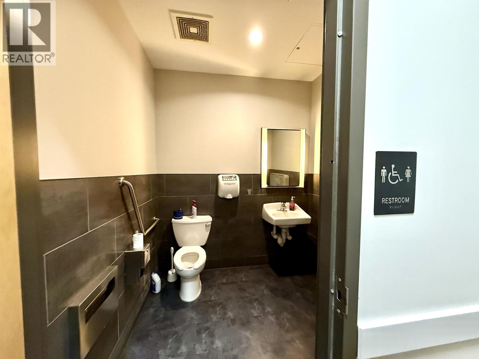 1301 Robson Street Property Photo 10