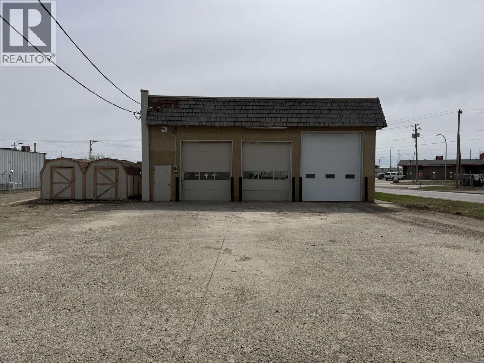 10124 93 Avenue Property Photo 2