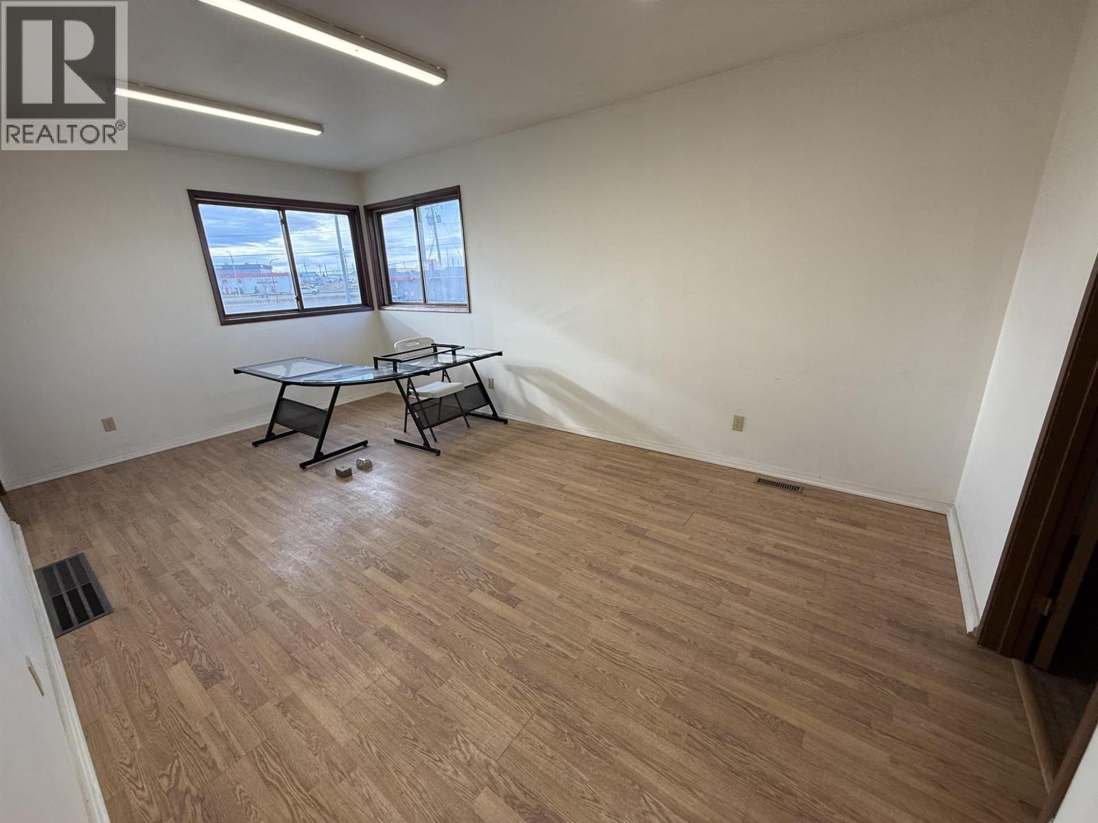 10124 93 Avenue Property Photo 3