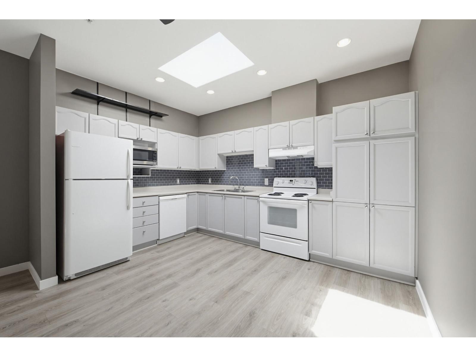213 5678 199 Street Property Photo 12