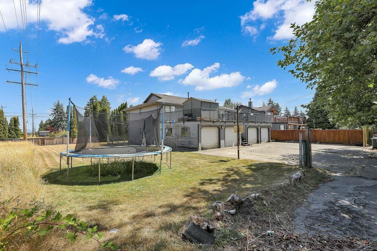 9509 152 Street Property Photo 5