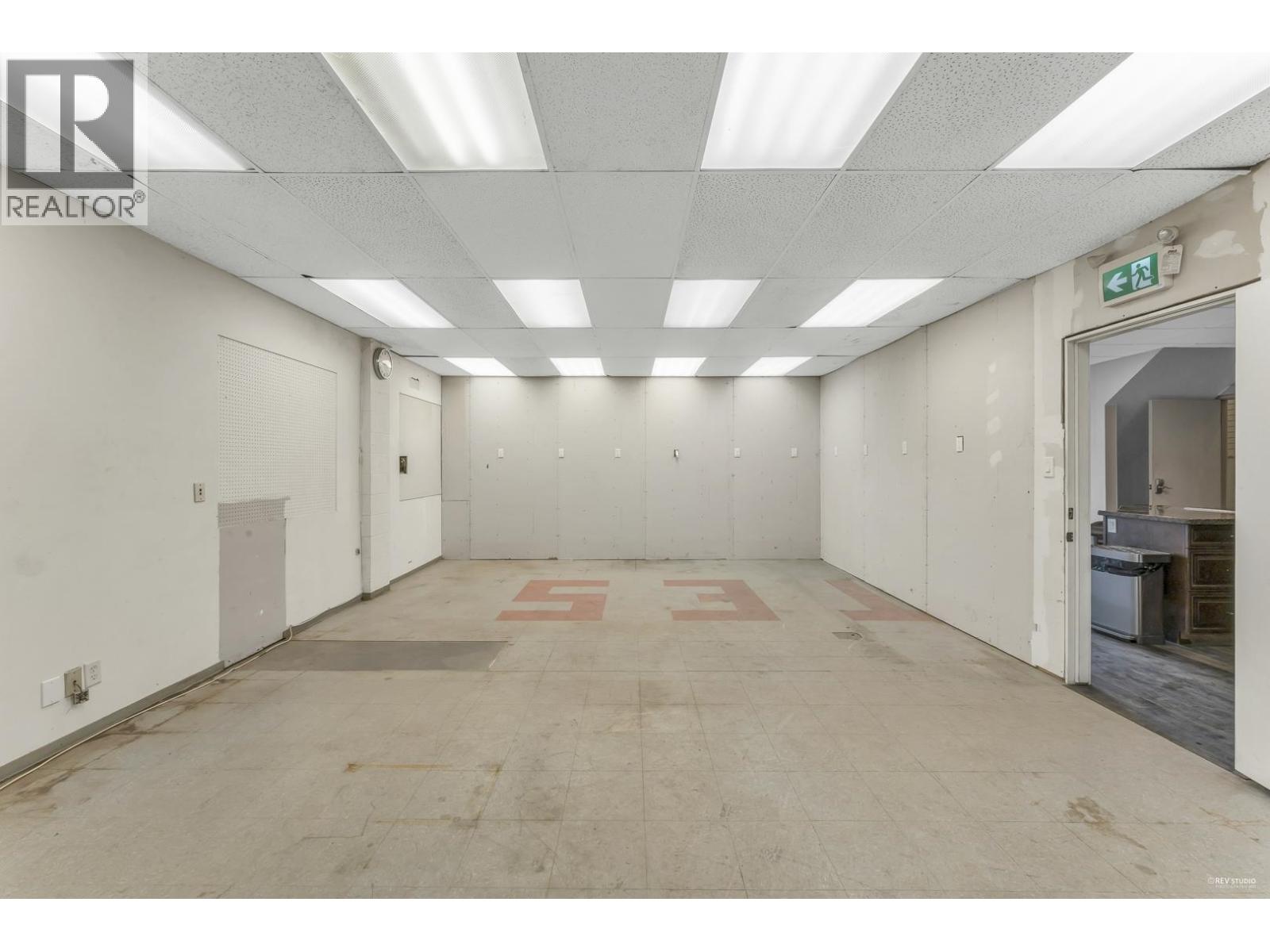 1520 Richmond Street Property Photo 8