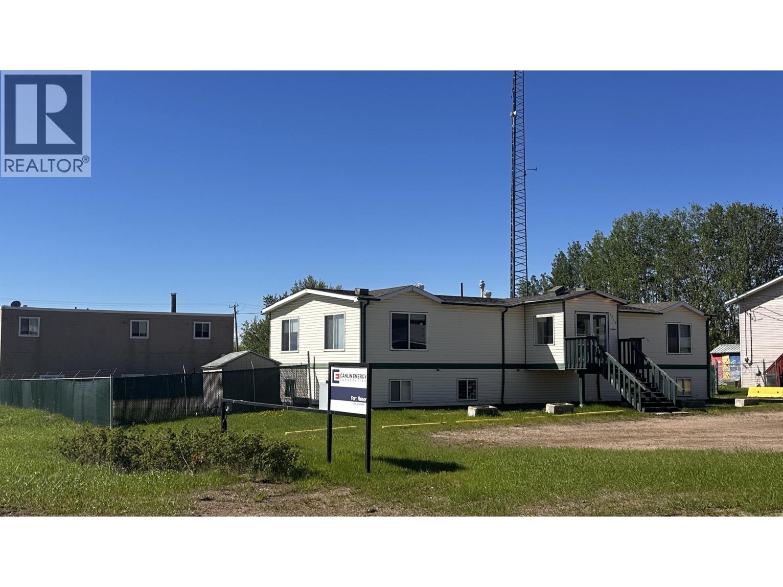 5011 W 52 AVENUE Property Photo 1