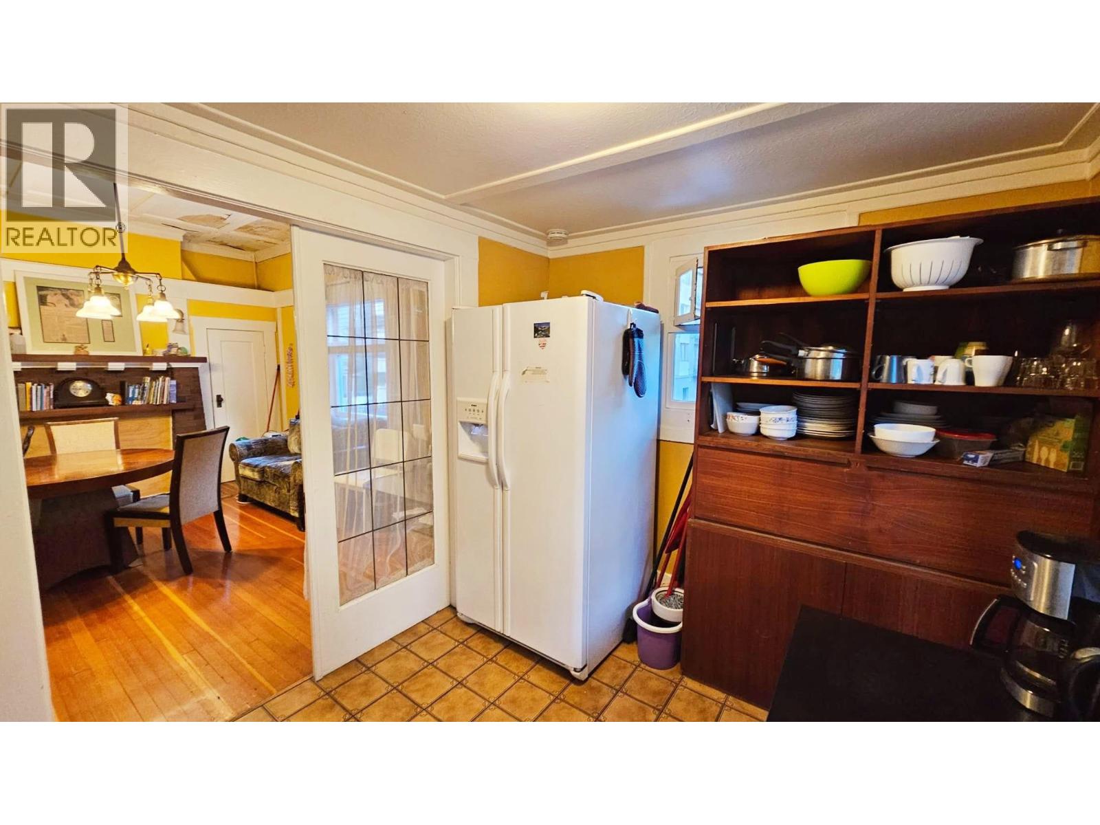 977 Broughton Street Property Photo 4