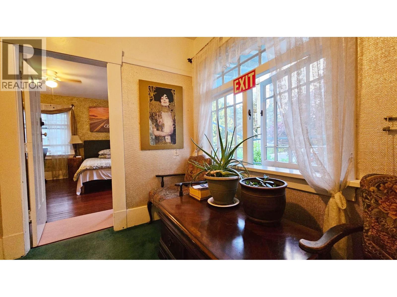 977 Broughton Street Property Photo 8