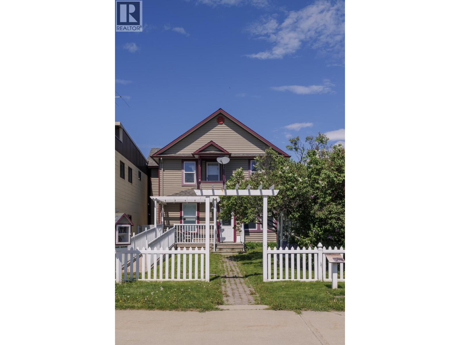 421 Main Street Property Photo 1