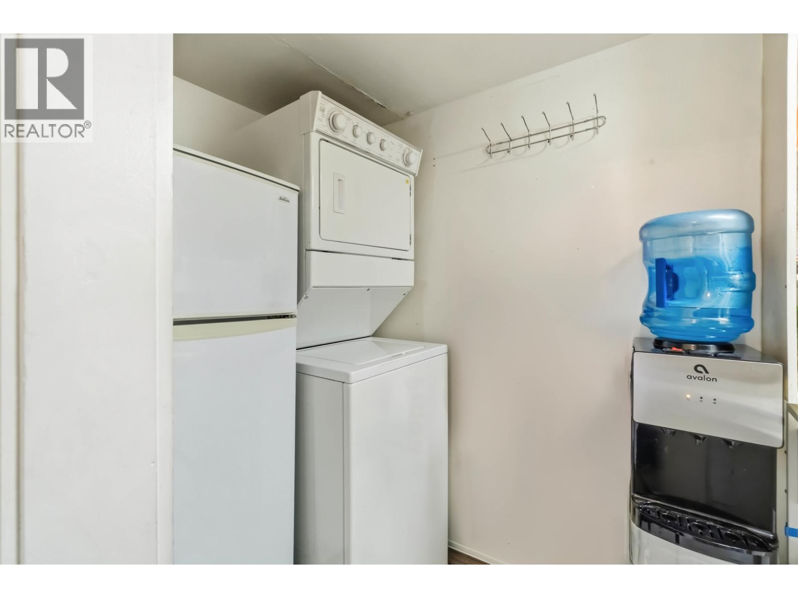 3122 Oak Street Property Photo 10