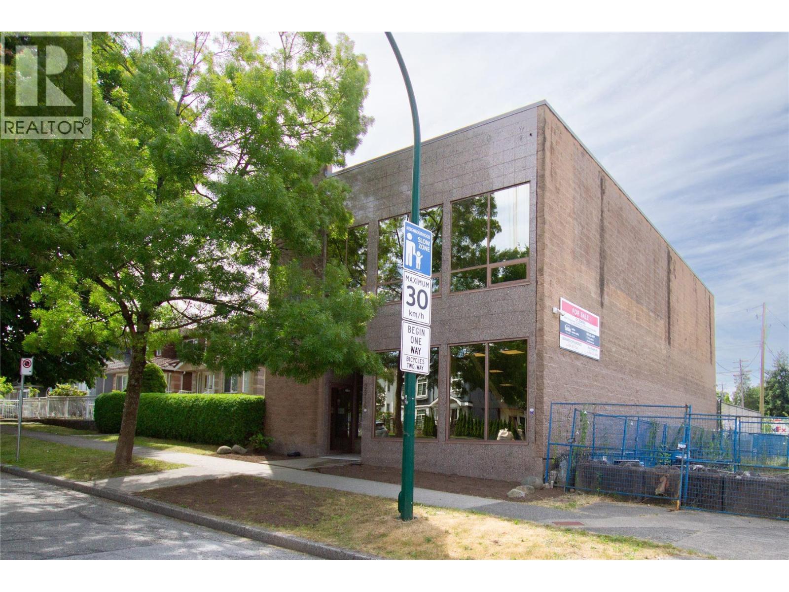 2916 Graveley Street Property Photo 2