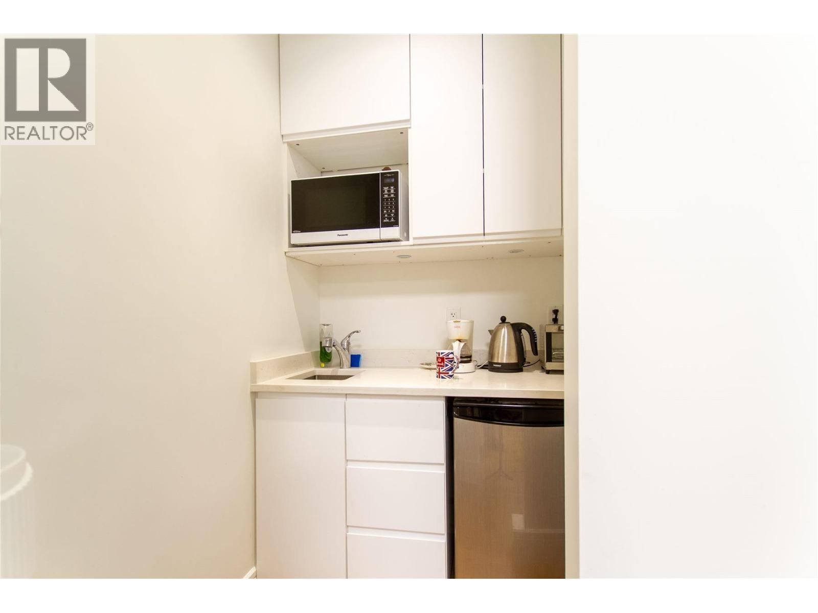 2916 Graveley Street Property Photo 7