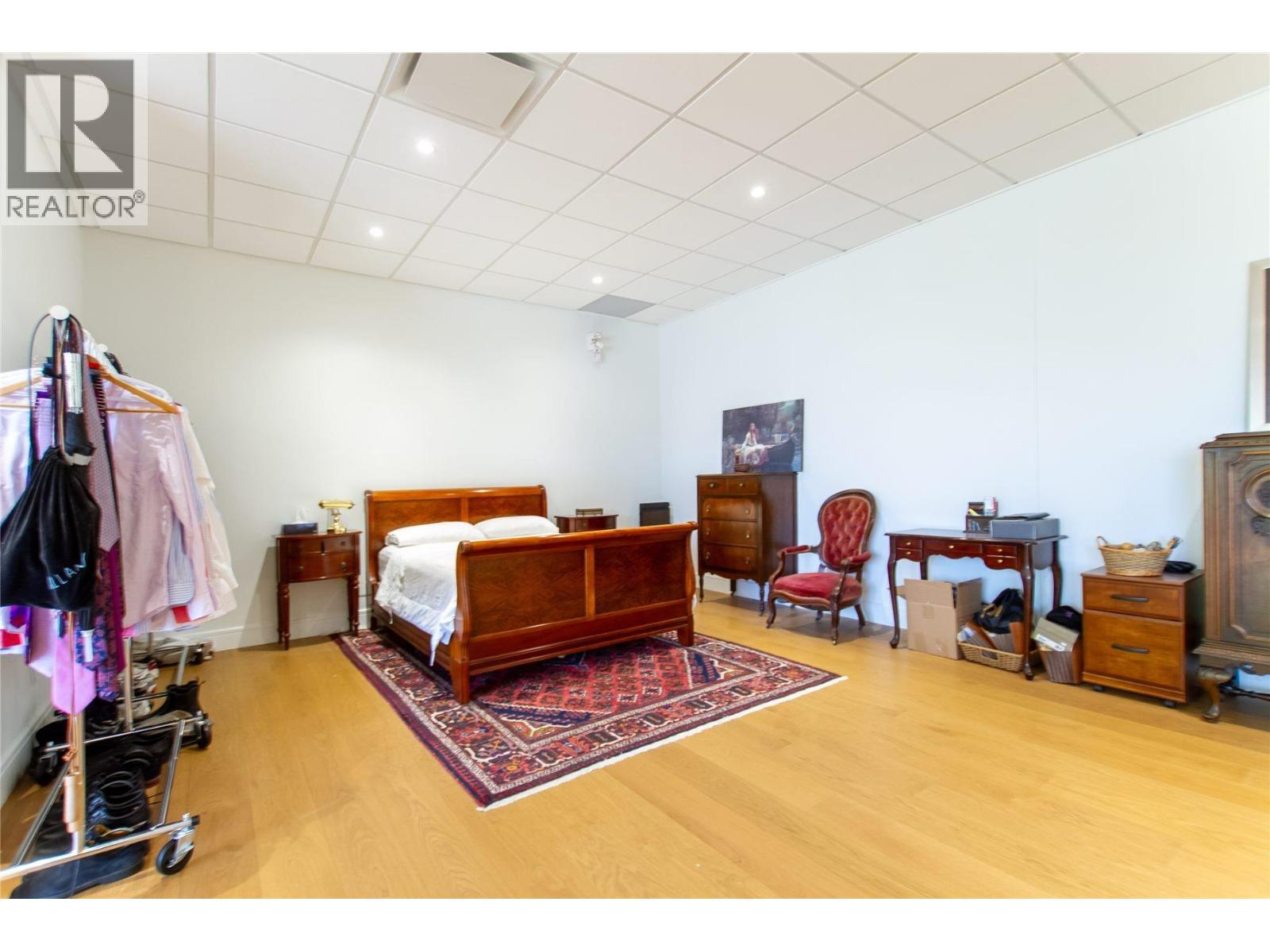 2916 Graveley Street Property Photo 11