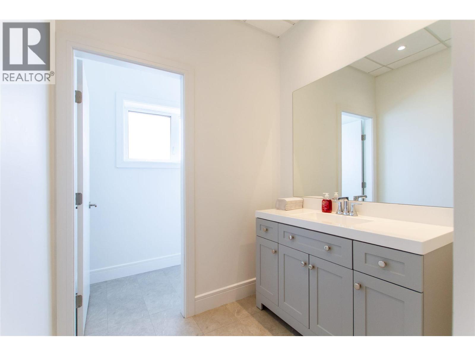 2916 Graveley Street Property Photo 19