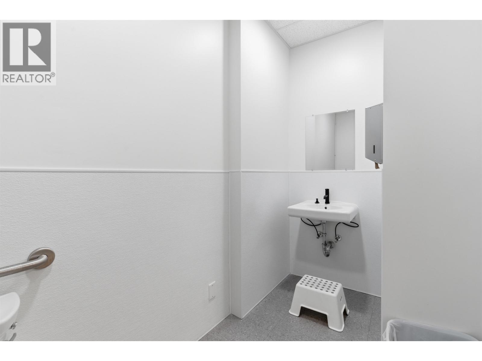 120 6699 River Road Property Photo 11