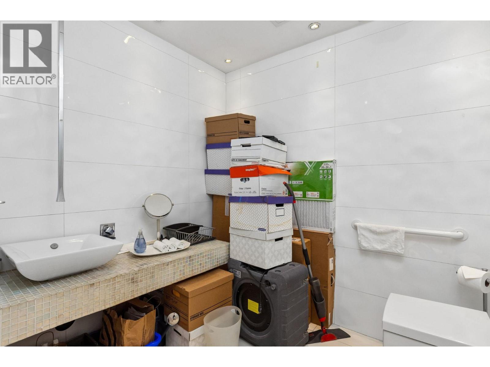 1463 W Pender Street Property Photo 12