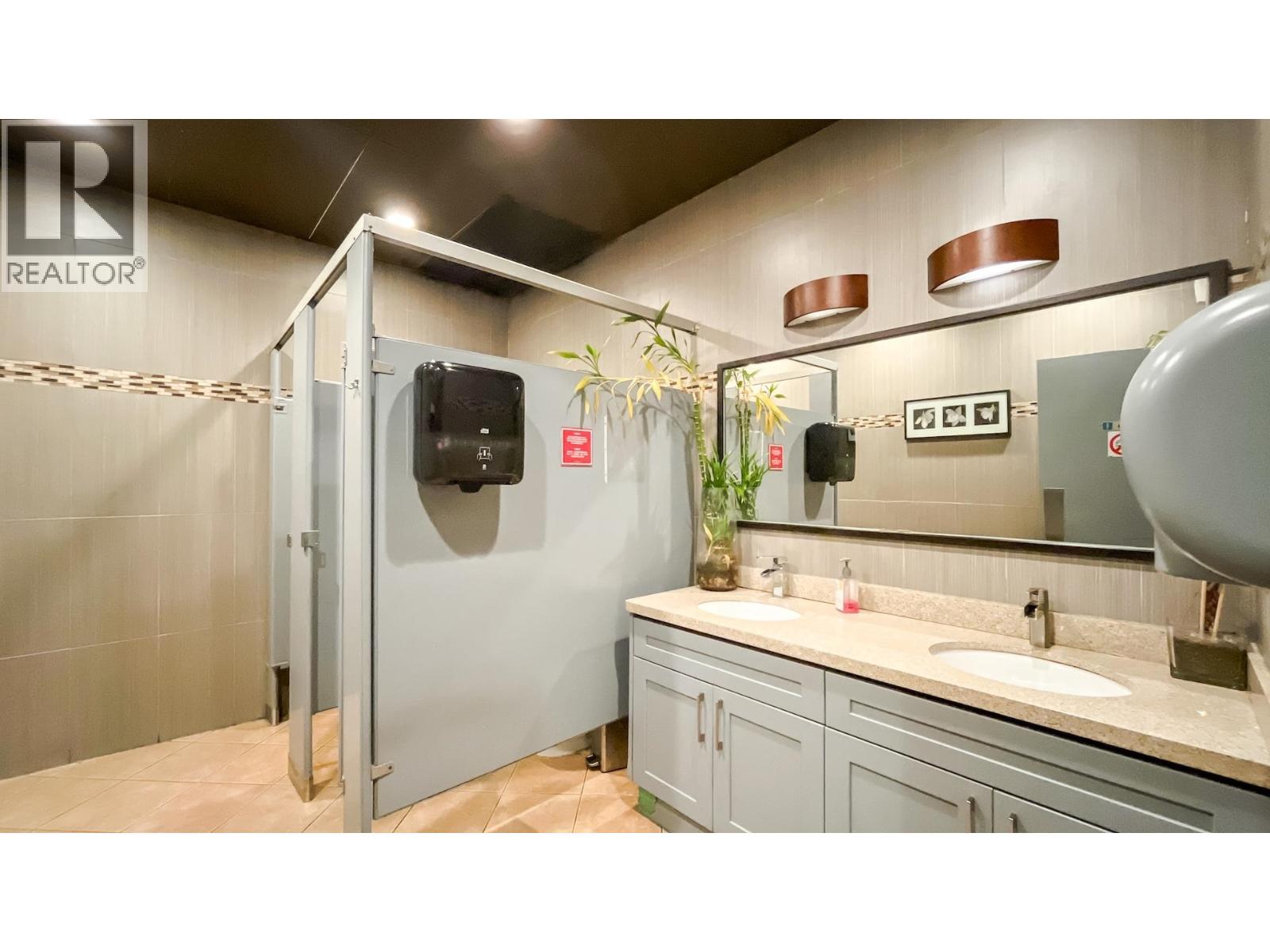 1542 Robson Street Property Photo 10