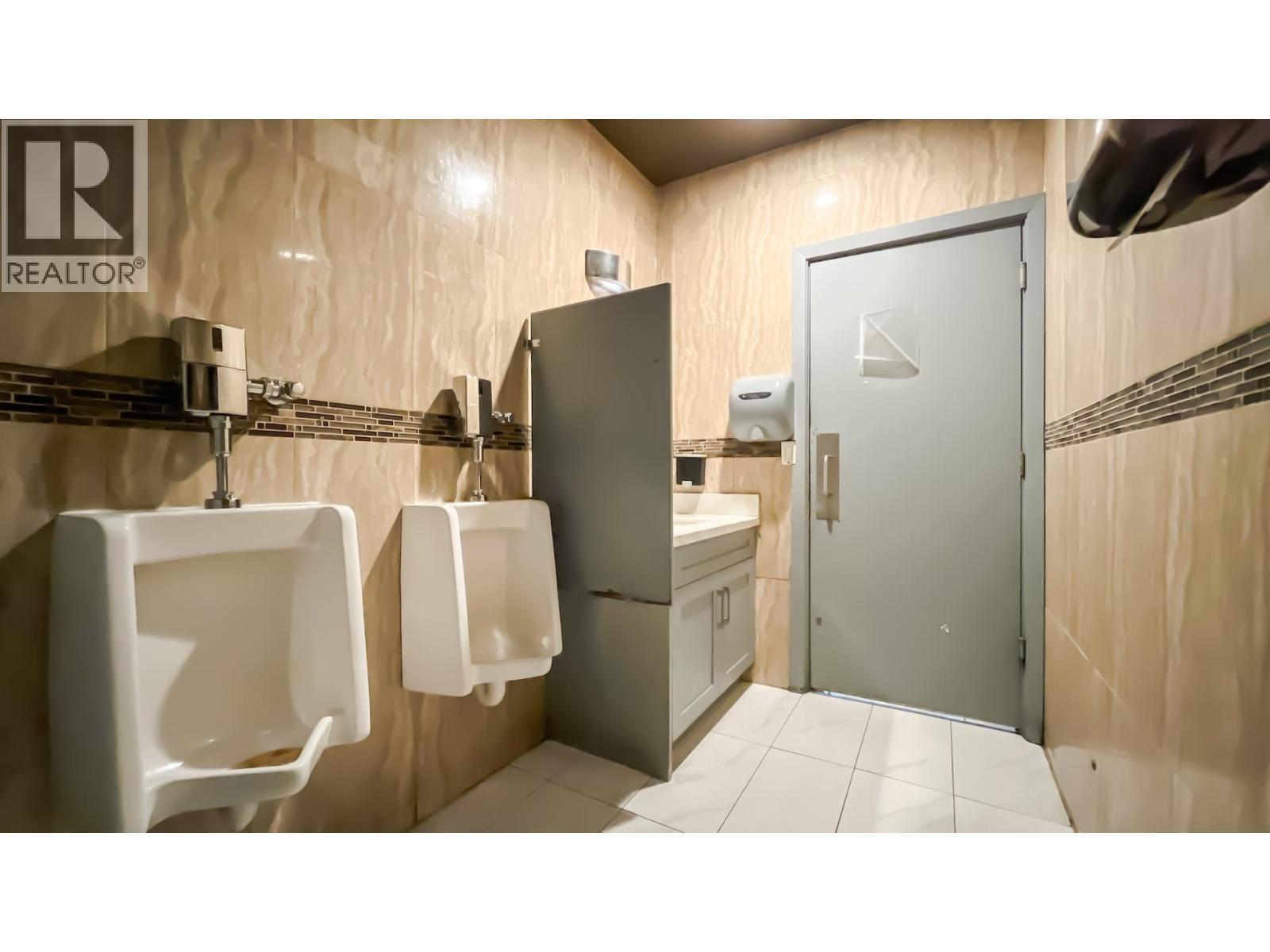 1542 Robson Street Property Photo 36