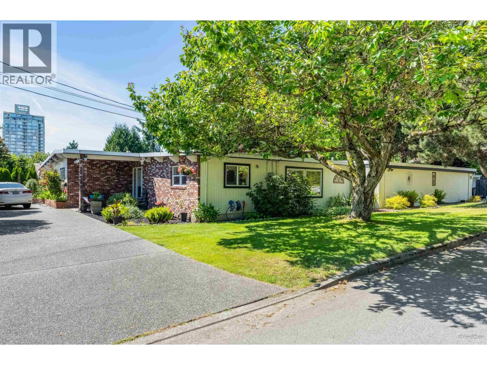 529 Appian Way Property Photo 1