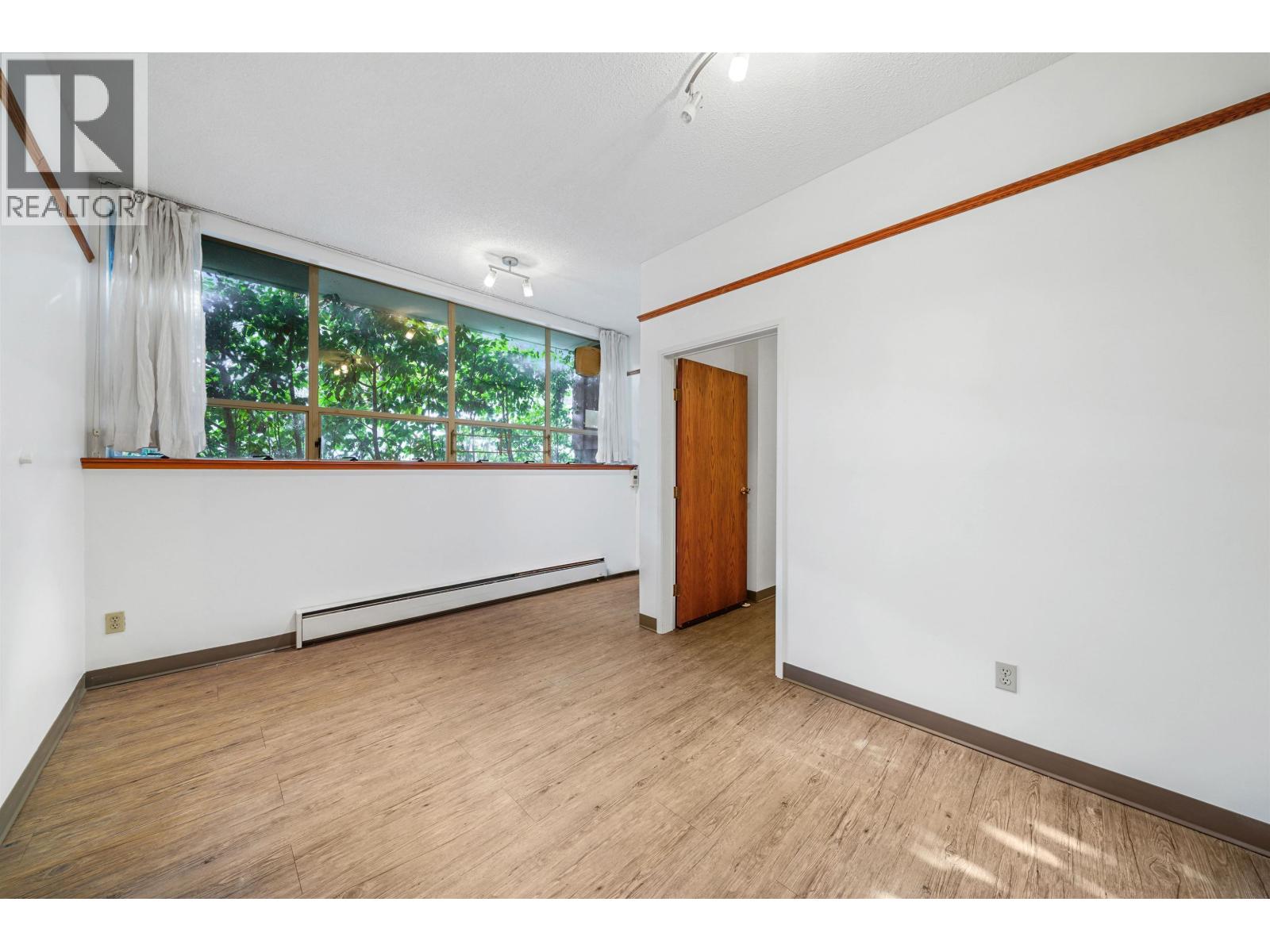 1233 W 7th Avenue Property Photo 2