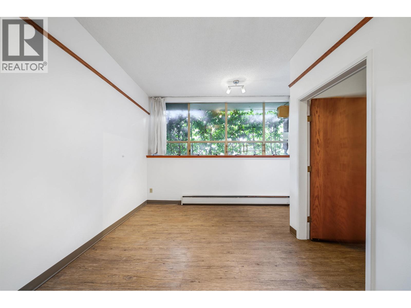 1233 W 7th Avenue Property Photo 3