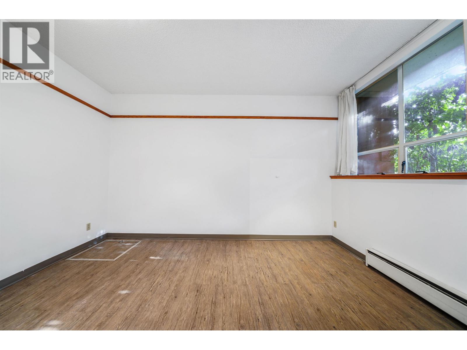 1233 W 7th Avenue Property Photo 4