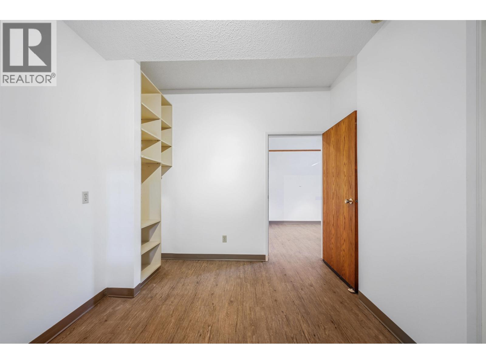 1233 W 7th Avenue Property Photo 6