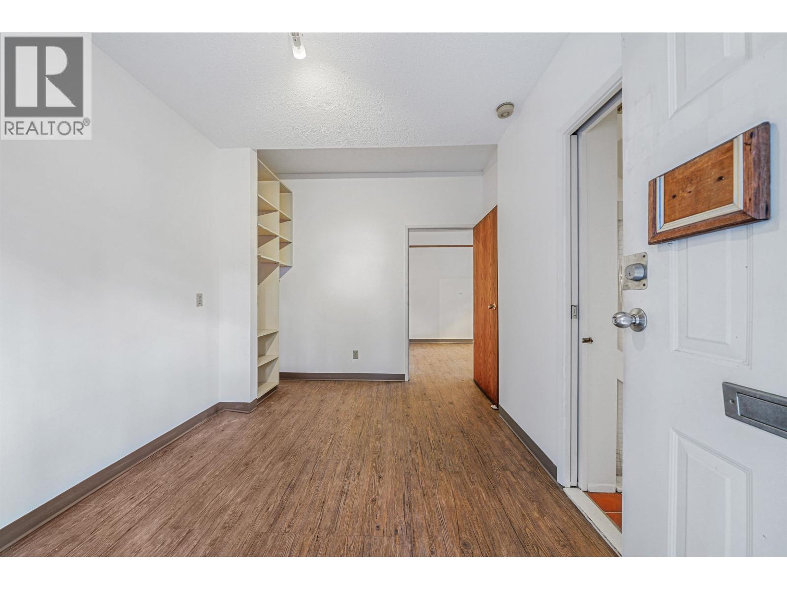 1233 W 7th Avenue Property Photo 9