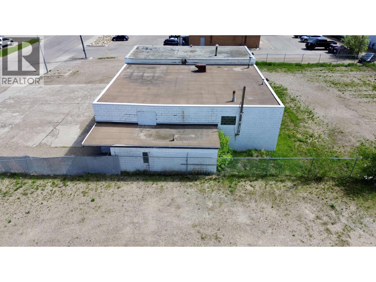 10021 94 Avenue Property Photo 2