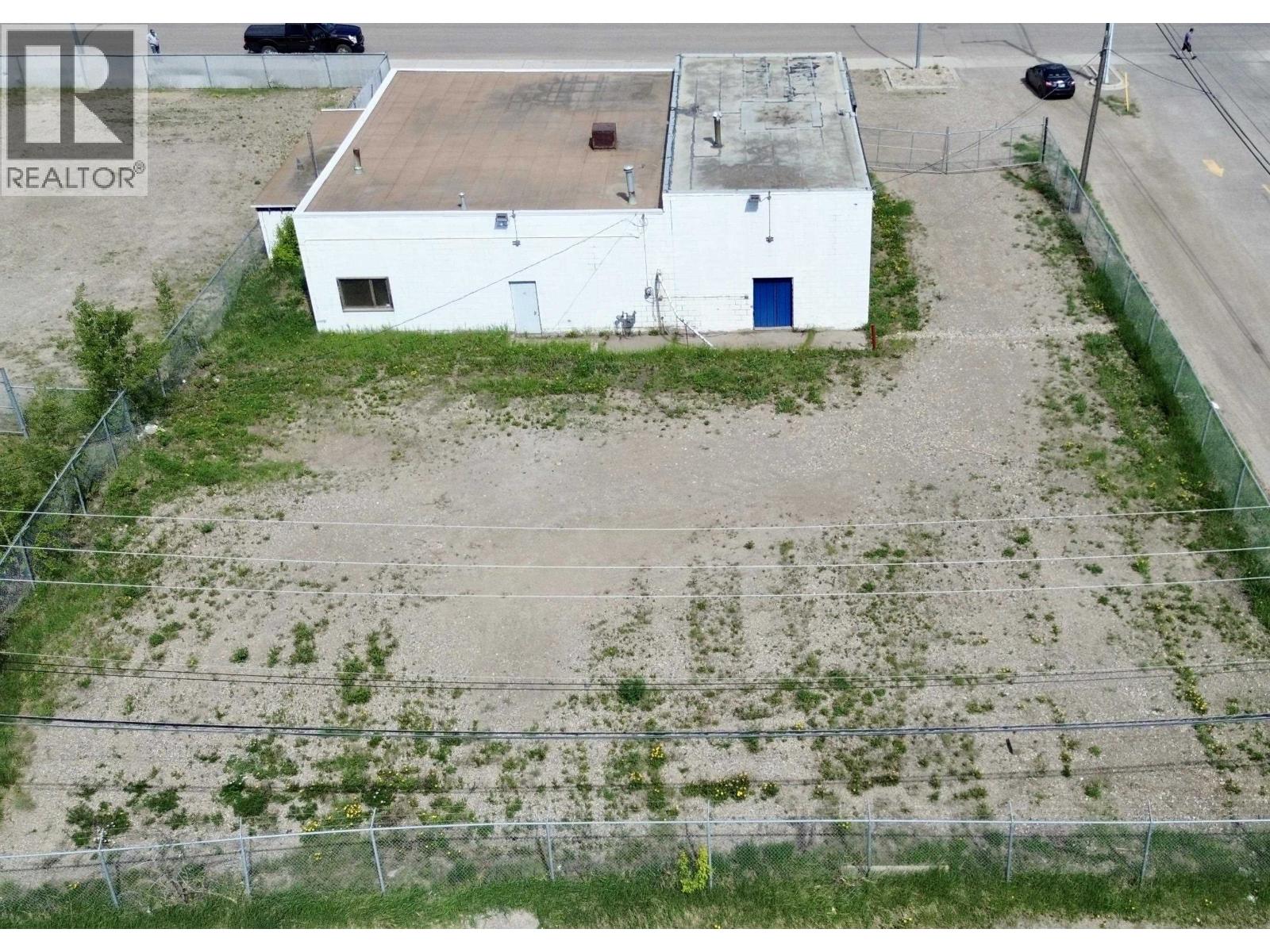 10021 94 Avenue Property Photo 3