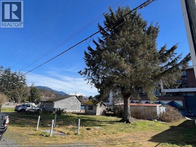 1358 1362 1366 Main Street Property Photo 6