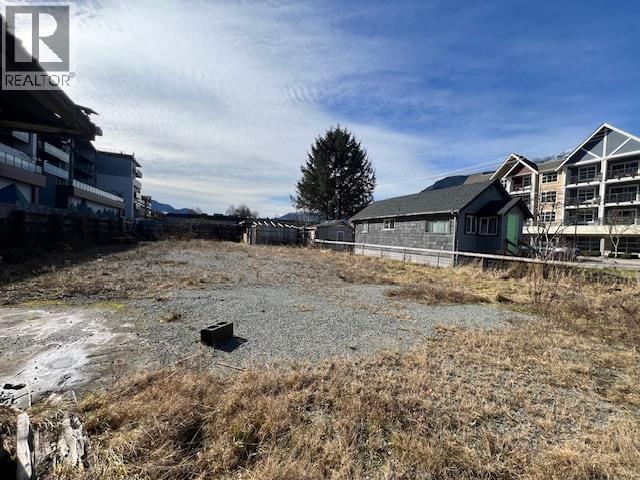 1358 1362 1366 Main Street Property Photo 9
