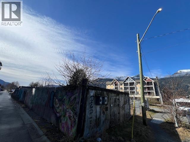 1358 1362 1366 Main Street Property Photo 10